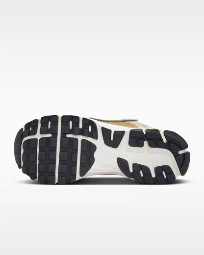 Vomero 5 Metallic Gold